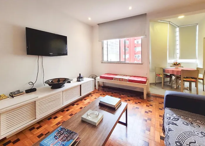 Apartamento no coração de Copacabana - Localização privilegiada - 50 metros da praia Rio de Janeiro